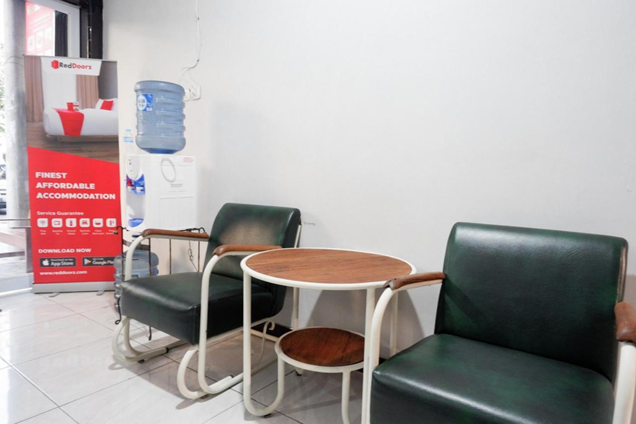 Reddoorz Near Jalan Adi Sucipto Solo Ξενοδοχείο Εξωτερικό φωτογραφία