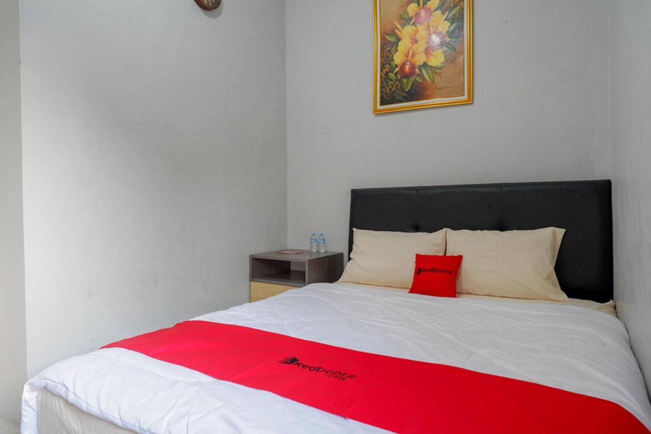 Reddoorz Near Jalan Adi Sucipto Solo Ξενοδοχείο Εξωτερικό φωτογραφία