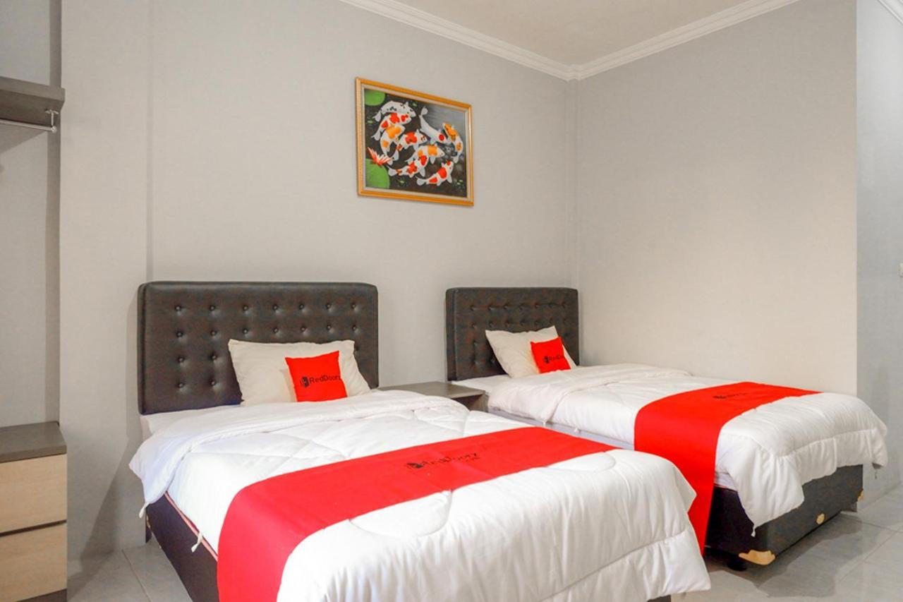 Reddoorz Near Jalan Adi Sucipto Solo Ξενοδοχείο Εξωτερικό φωτογραφία