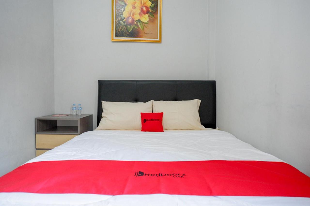 Reddoorz Near Jalan Adi Sucipto Solo Ξενοδοχείο Εξωτερικό φωτογραφία