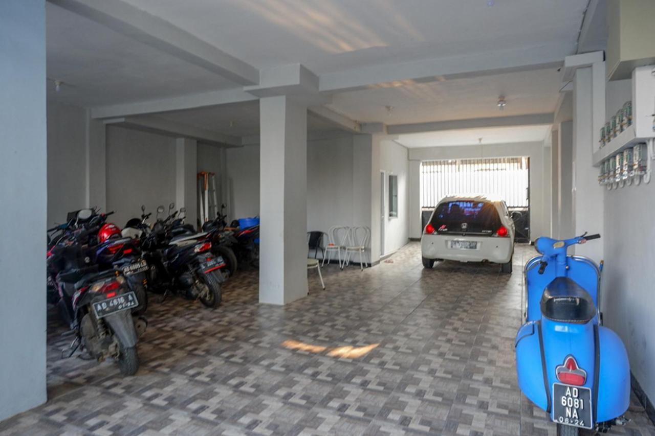 Reddoorz Near Jalan Adi Sucipto Solo Ξενοδοχείο Εξωτερικό φωτογραφία