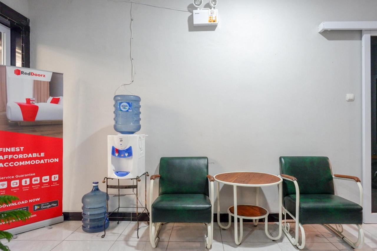 Reddoorz Near Jalan Adi Sucipto Solo Ξενοδοχείο Εξωτερικό φωτογραφία
