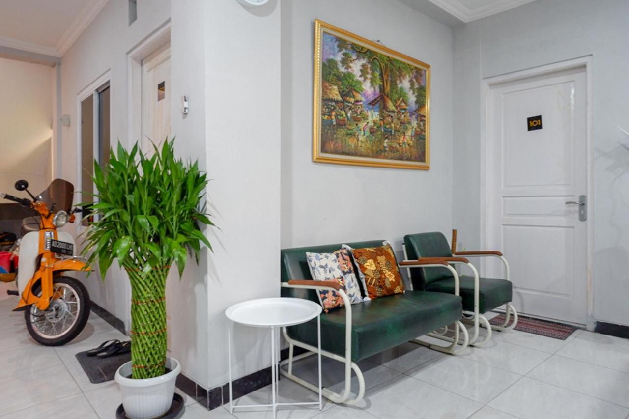 Reddoorz Near Jalan Adi Sucipto Solo Ξενοδοχείο Εξωτερικό φωτογραφία