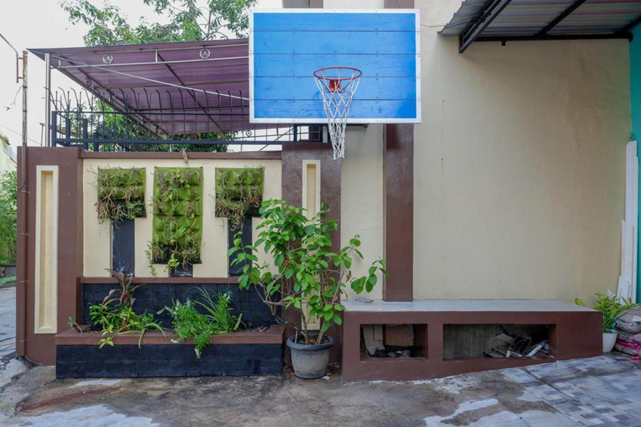Reddoorz Near Jalan Adi Sucipto Solo Ξενοδοχείο Εξωτερικό φωτογραφία