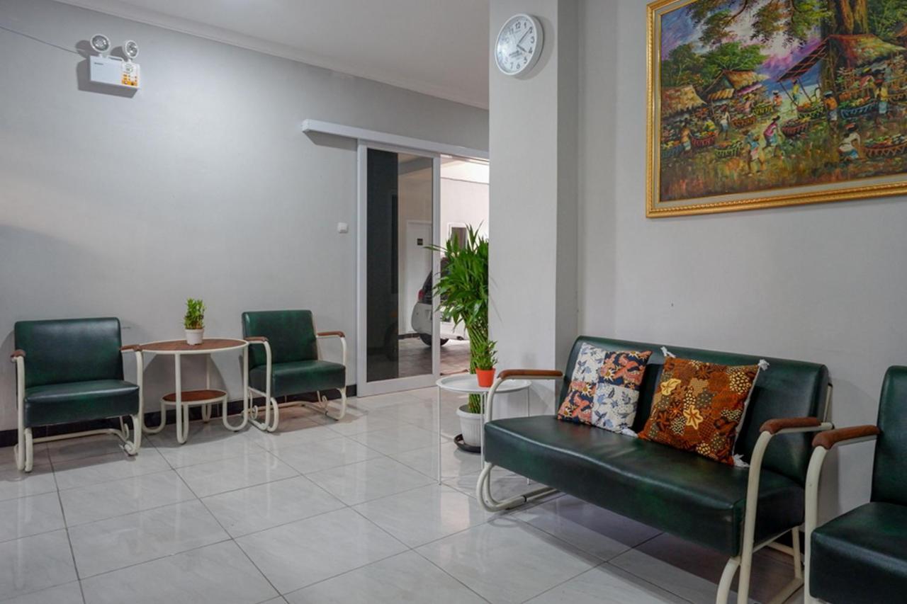 Reddoorz Near Jalan Adi Sucipto Solo Ξενοδοχείο Εξωτερικό φωτογραφία